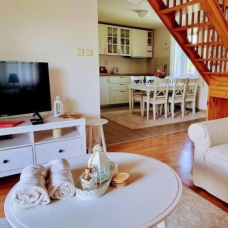 Holiday Home Holiday Hill 42 By Interhome Cista  外观 照片